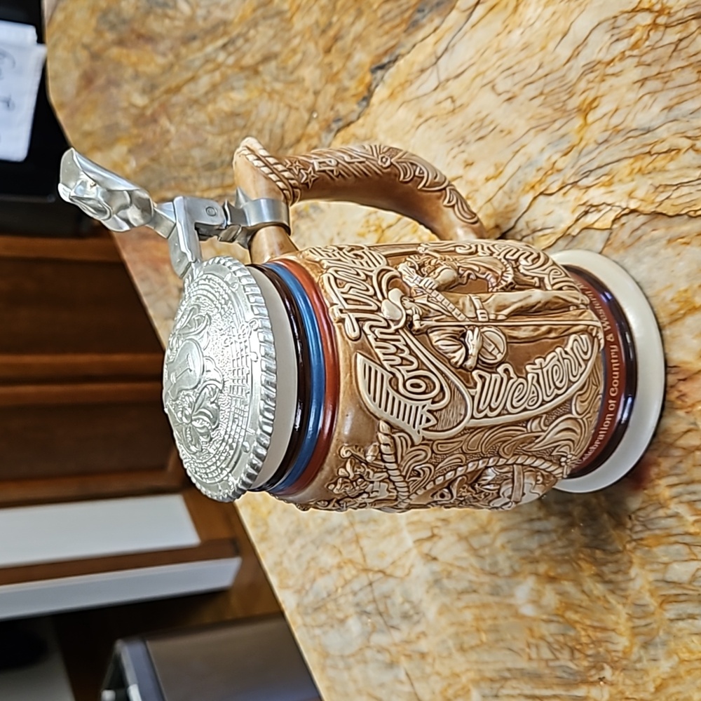 AVON 3D COUNTRY ceramic Lidded Beer Stein Mug Cup